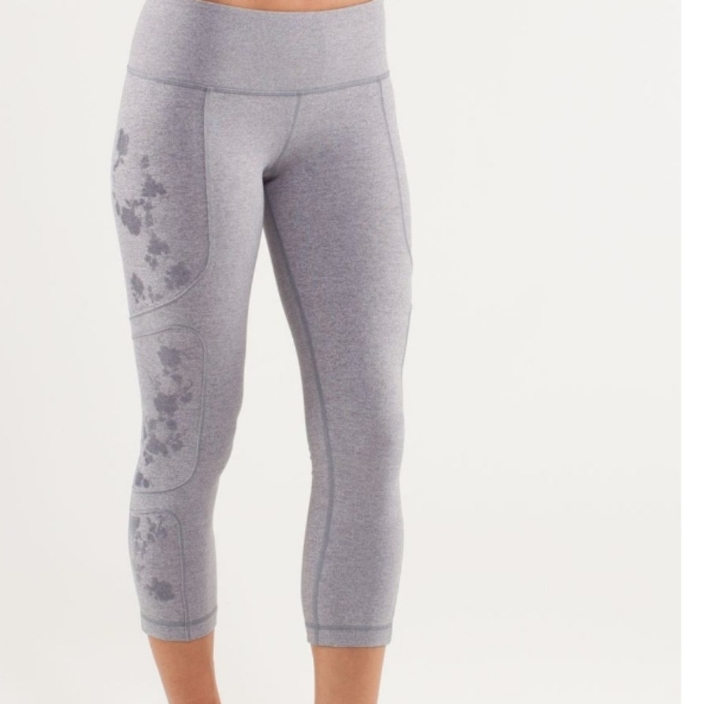 Lululemon gray crops